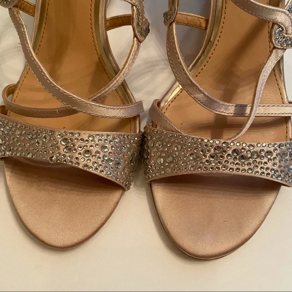 BADGLEY MISCHKA JEWEL SHOES WEDGE TAN FABRIC SATIN CRYSTALS STRAPPY Size 8